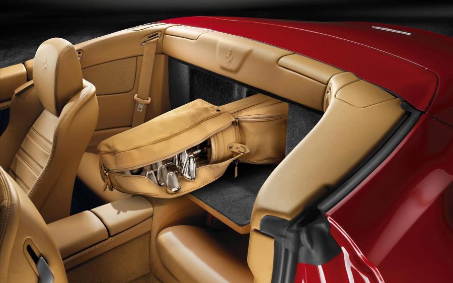 Интерьер Ferrari California 2008 года  (фото 53 из 225)